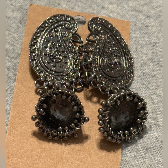 Women’s Intricate Paisley Jhumka Earrings, Dark Silver, OS - Picture 2 of 4